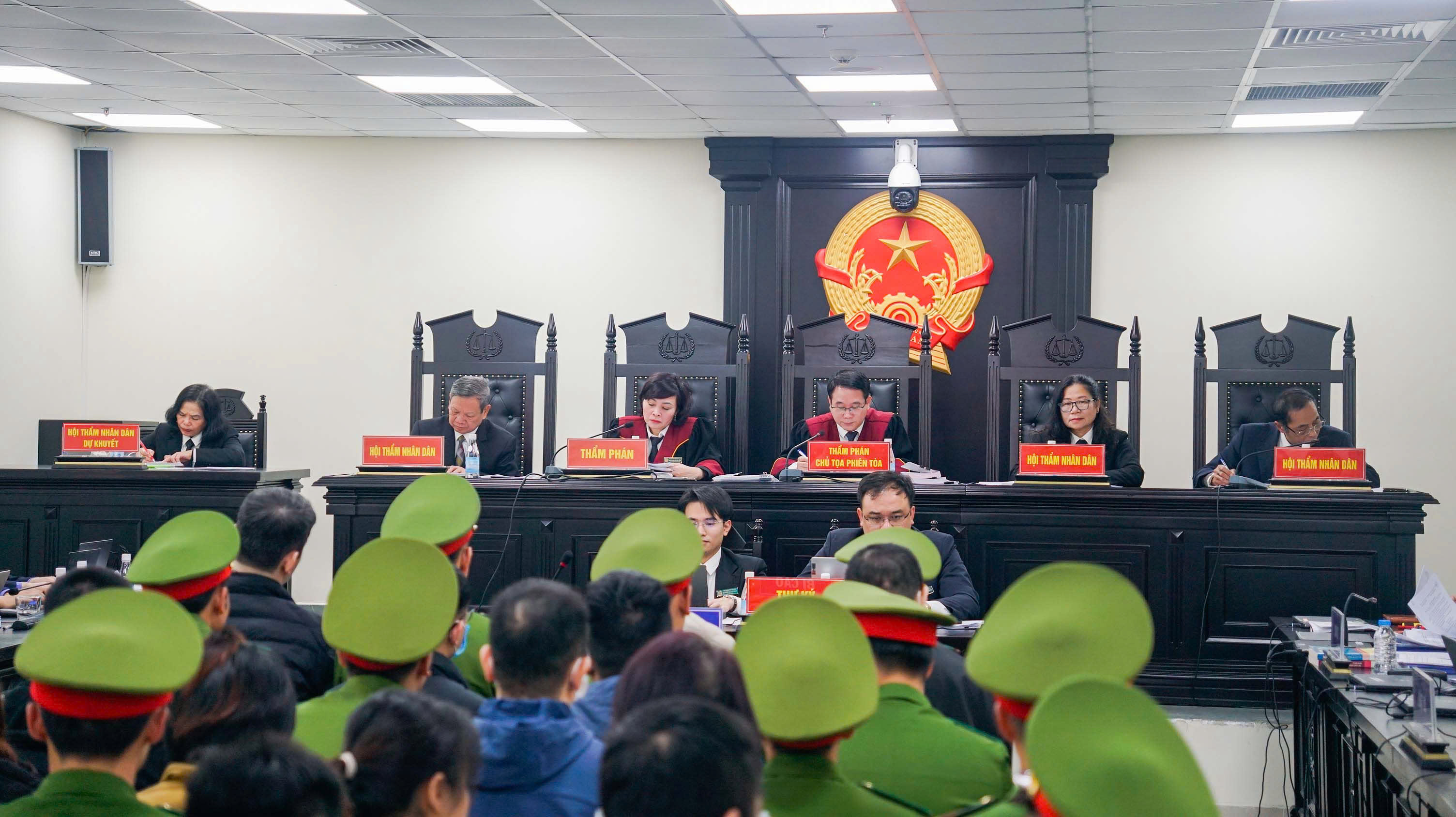 Quang cảnh phiên xét xử. 