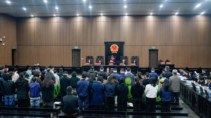 Quang cảnh phiên tòa.