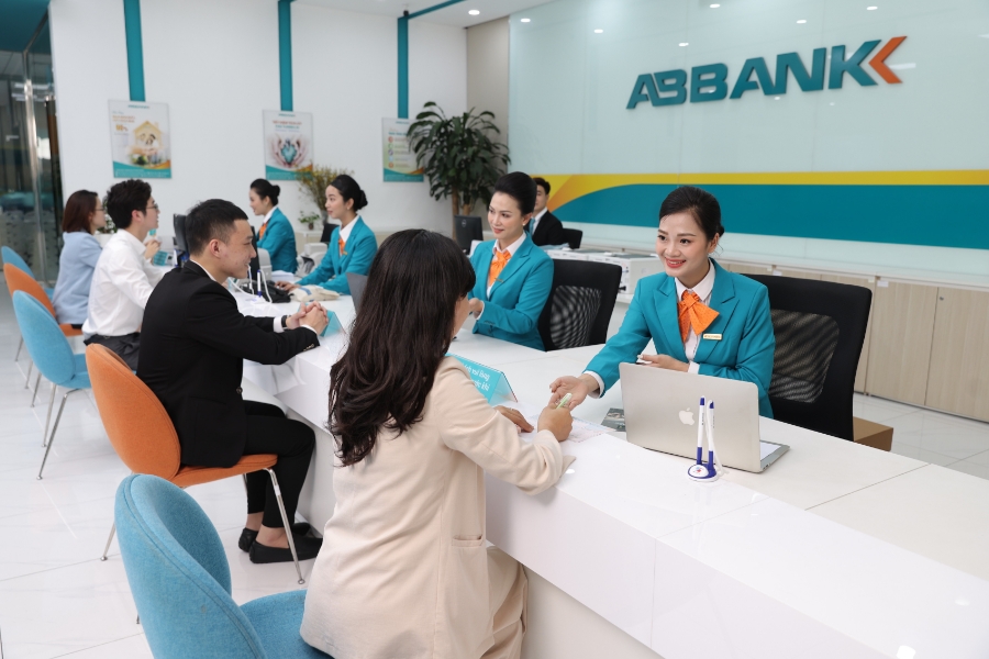 ABBANK được UBCKNN chấp thuận việc triển khai chào bán cổ phiếu ra công chúng cho cổ đông hiện hữu, nhằm tăng vốn điều lệ thêm hơn 3.100 tỷ đồng.