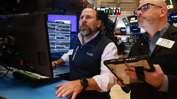 Chứng khoán Mỹ xanh rực dù Venezuela bất ổn, giá dầu tăng 1 USD/thùng