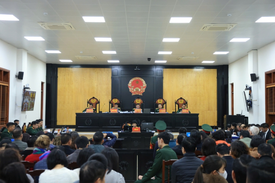 Quang cảnh phiên tòa ngày 6/1.