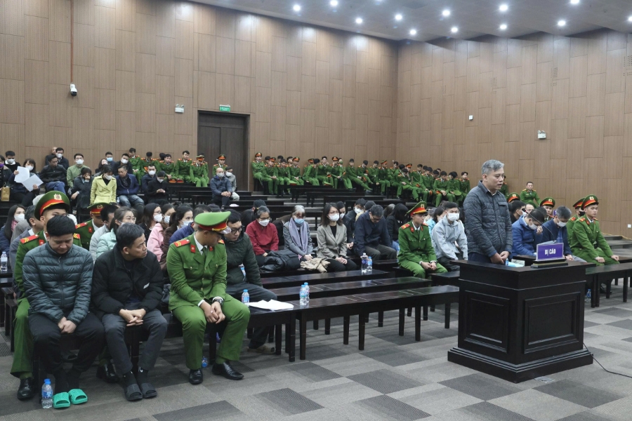 Các bị cáo khai báo trước hội đồng xét xử.