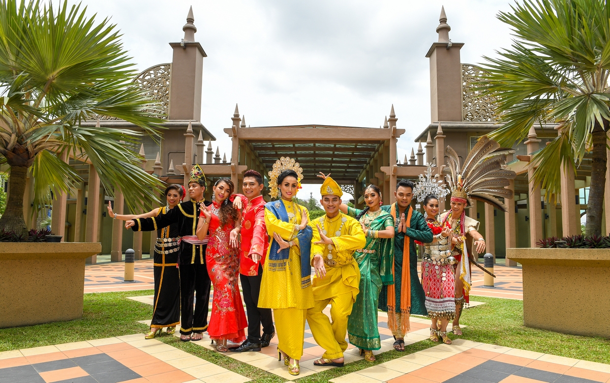 Các yếu tố góp phần vào thành công của Malaysia bao gồm việc cấp visa dễ dàng hơn và các điểm tham quan văn hóa đa dạng. 