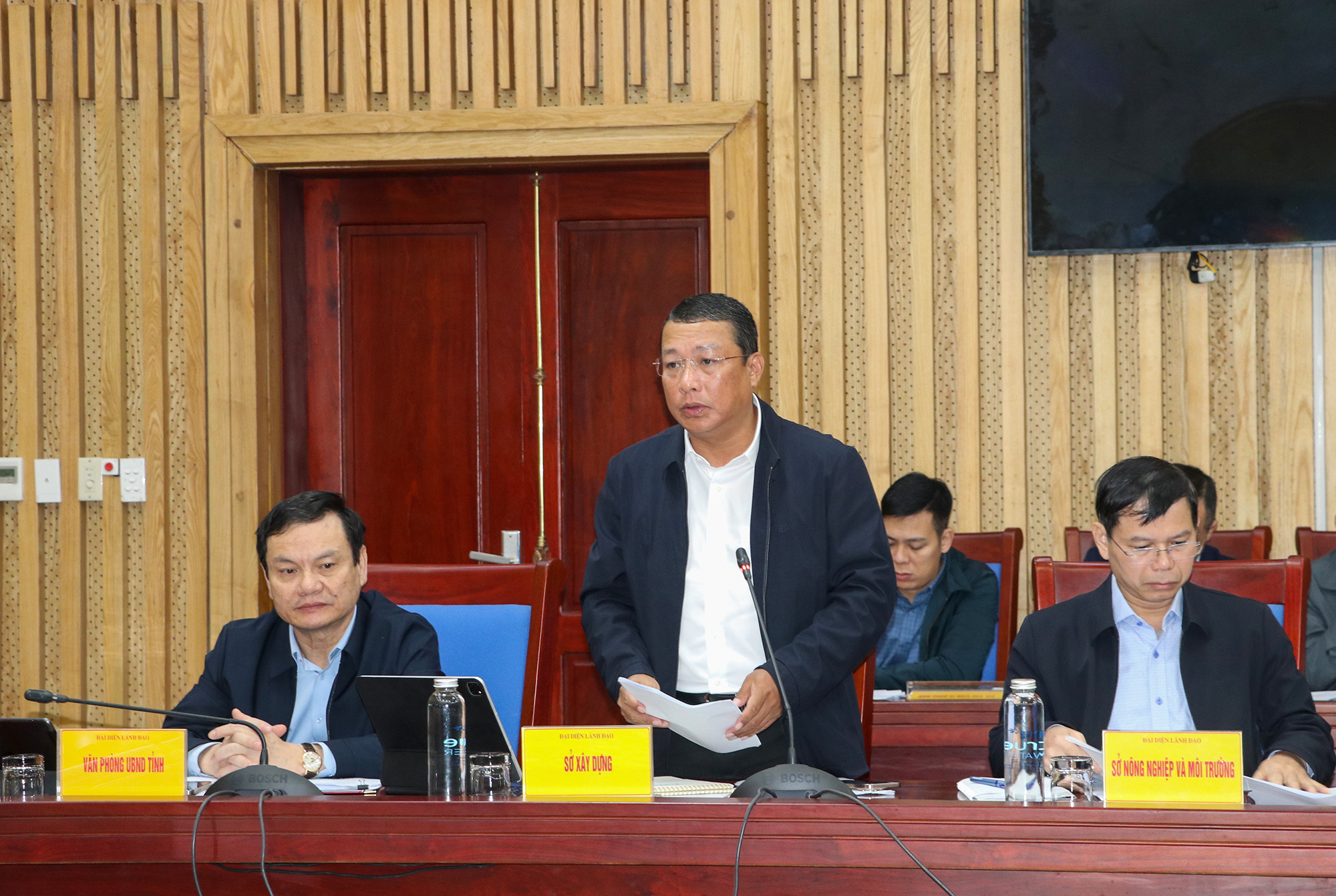 Giám đốc Sở Xây dựng Nghệ An Phạm Hồng Quang báo cáo tiến độ các dự án