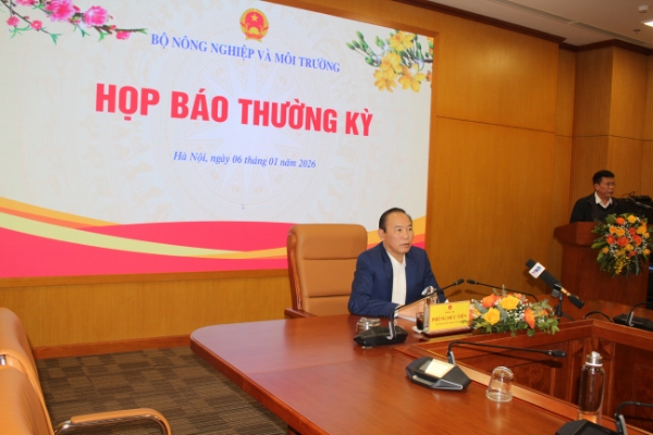 Thứ trưởng Phùng Đức Tiến chủ trì họp báo, Ảnh Chu Khôi.