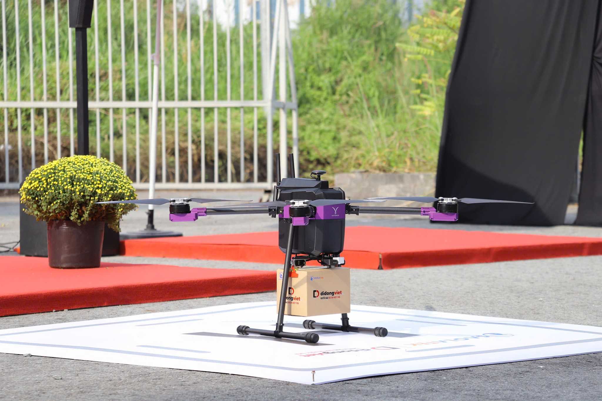 TP. Hồ Chí Minh thử nghiệm giao hàng bằng thiết bị bay không người lái (UAV) tại Khu Công nghệ cao Thành phố.