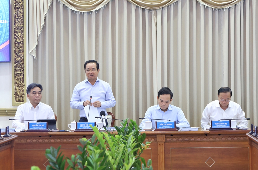 Bí thư Thành ủy TP. Hồ Chí Minh Trần Lưu Quang, Chủ tịch UBND TP. Hồ Chí Minh Nguyễn Văn Được, Phó Chủ tịch Thường trực HĐND TP. Hồ Chí Minh Nguyễn Văn Thọ, Phó Chủ tịch Thường trực UBND TP. Hồ Chí Minh Nguyễn Lộc Hà&nbsp;chủ trì hội nghị - Ảnh: Cổng thông tin điện tử Thành phố.