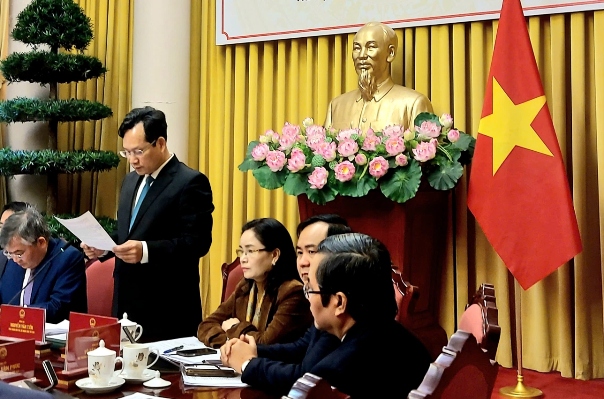 Phó Chánh án Tòa án nhân dân tối cao Nguyễn Văn Tiến trả lời họp báo.