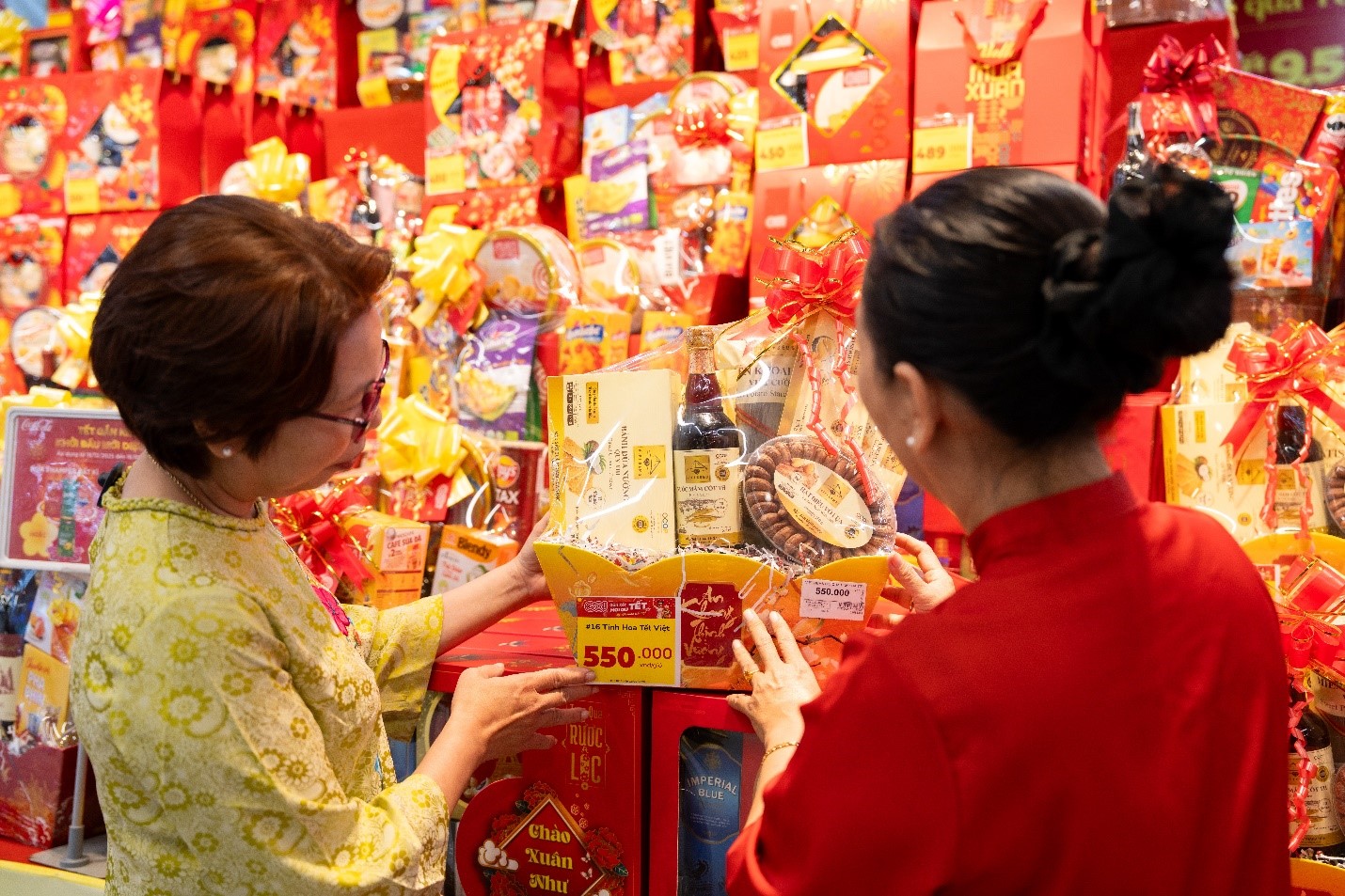 Central Retail dự kiến cung ứng hơn 3.000 giỏ quà Tết hàng nhãn riêng, phần lớn là đặc sản địa phương - Ảnh 2