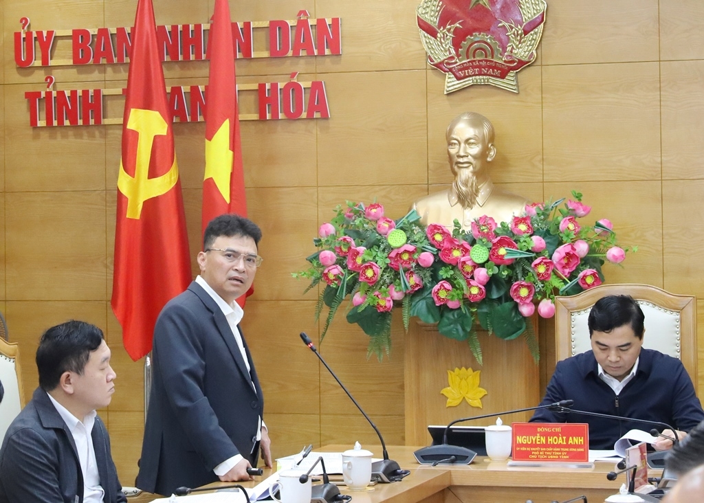 Đại diện&nbsp;Ban quản lý Khu kinh tế Nghi Sơn và các khu công nghiệp tỉnh Thanh Hoá báo cáo tại hội nghị.