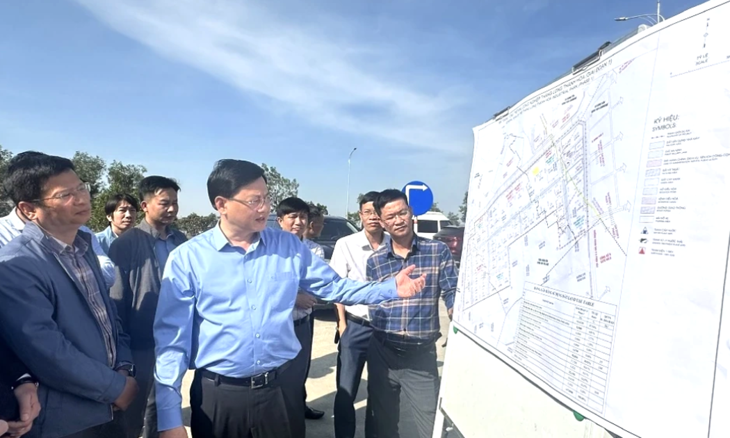 Mới đây, Phó Chủ tịch Thường trực UBND tỉnh Thanh Hoá Mai Xuân Liêm đã đi kiểm tra thực tế về tiến độ triển khai thực hiện Dự án đầu tư xây dựng và kinh doanh kết cấu hạ tầng khu công nghiệp Thăng Long Thanh Hóa.