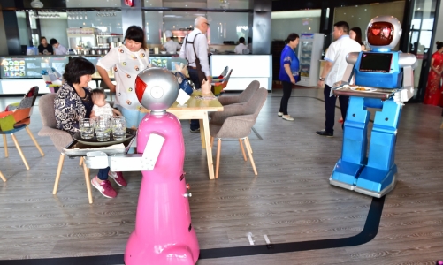 AI sẽ giúp hay “hại” ngành F&B trong năm 2026?