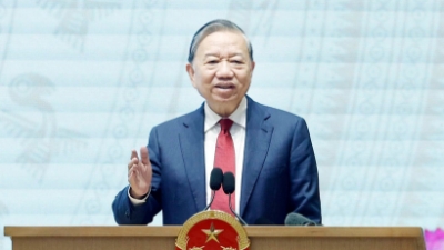 Party leader calls for decisive mindset shift from administration to development creation