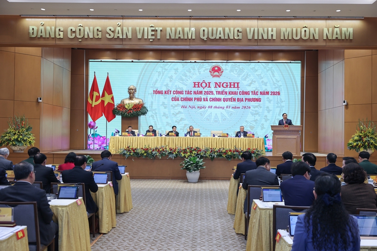 Thủ tướng nêu rõ, để thực hiện được mục tiêu tăng trưởng 2 con số từ năm 2026 trở đi, cần tập trung chuyển đổi cơ cấu kinh tế, xác lập mô hình tăng trưởng mới dựa trên khoa học, công nghệ, đổi mới sáng tạo, chuyển đổi số - Ảnh: VGP