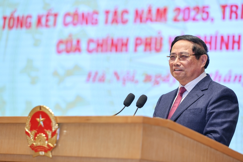 Thủ tướng Phạm Minh Chính phát biểu đáp từ chỉ đạo của Tổng Bí thư Tô Lâm và kết luận Hội nghị Chính phủ và các địa phương sáng 8/1 - Ảnh: VGP