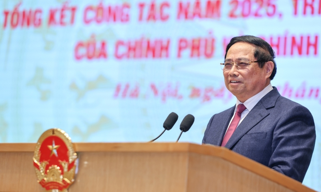 Thủ tướng Phạm Minh Chính phát biểu đáp từ chỉ đạo của Tổng Bí thư Tô Lâm và kết luận Hội nghị Chính phủ và các địa phương sáng 8/1 - Ảnh: VGP