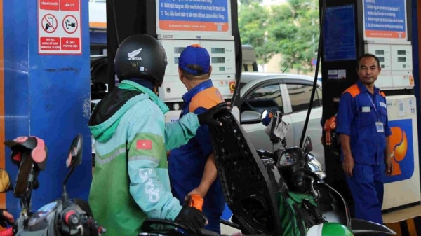 Xăng dầu đồng loạt tăng giá  