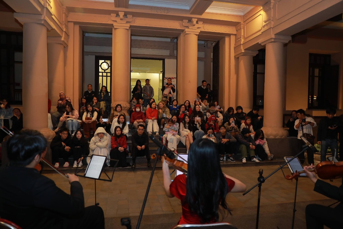 Bức tranh du lịch đêm Hà Nội đang chuyển động mạnh mẽ.