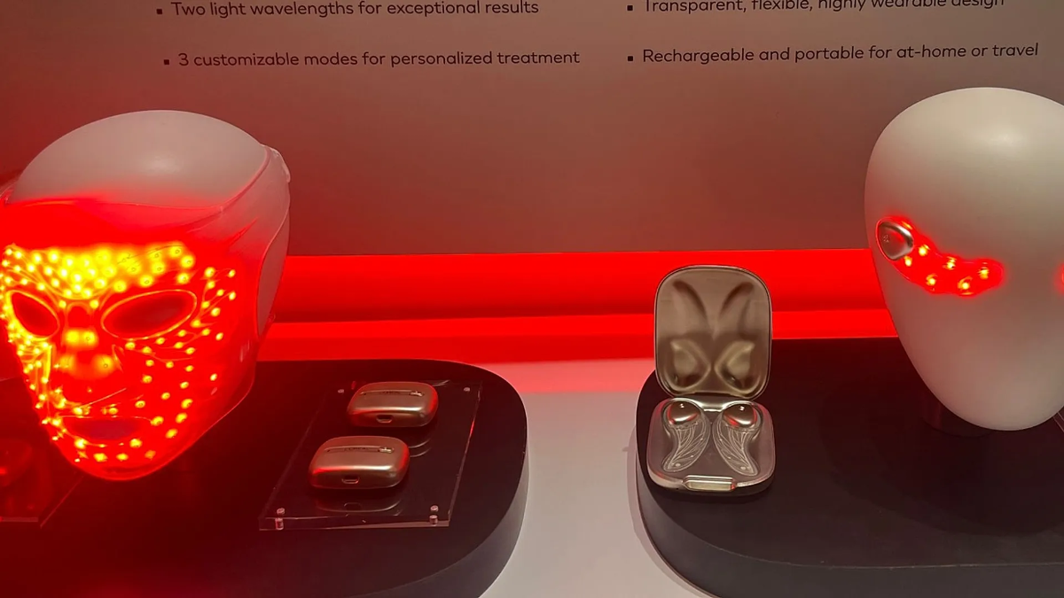 Mặt nạ LED của L'Oreal.