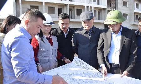 Chủ đầu tư báo cáo tiến độ xây dựng Dự án Khu nhà ở xã hội cho công nhân, người lao động làm việc trong các khu công nghiệp thuộc Khu kinh tế Đông Nam tại vị trí số 01, xã Trung Lộc
