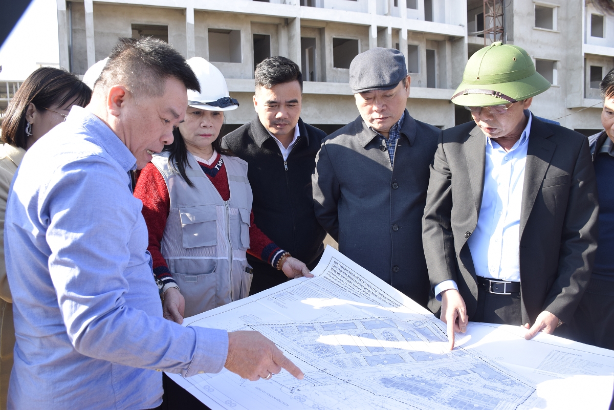 Chủ đầu tư báo cáo tiến độ xây dựng Dự án Khu nhà ở xã hội cho công nhân, người lao động làm việc trong các khu công nghiệp thuộc Khu kinh tế Đông Nam tại vị trí số 01, xã Trung Lộc