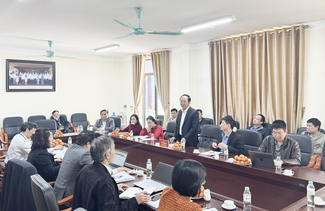 Quang cảnh buổi làm việc