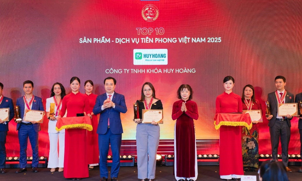 Khóa Huy Hoàng đạt Top 10 Sản phẩm - Dịch vụ tiên phong 2025