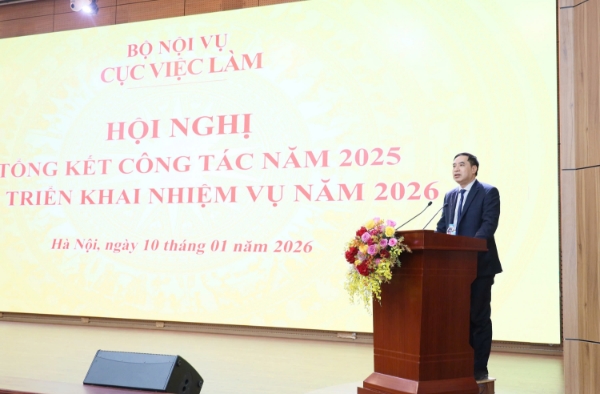 Ông Vũ Trọng Bình,&nbsp;Cục trưởng Cục Việc làm, thông tin tại hội nghị.