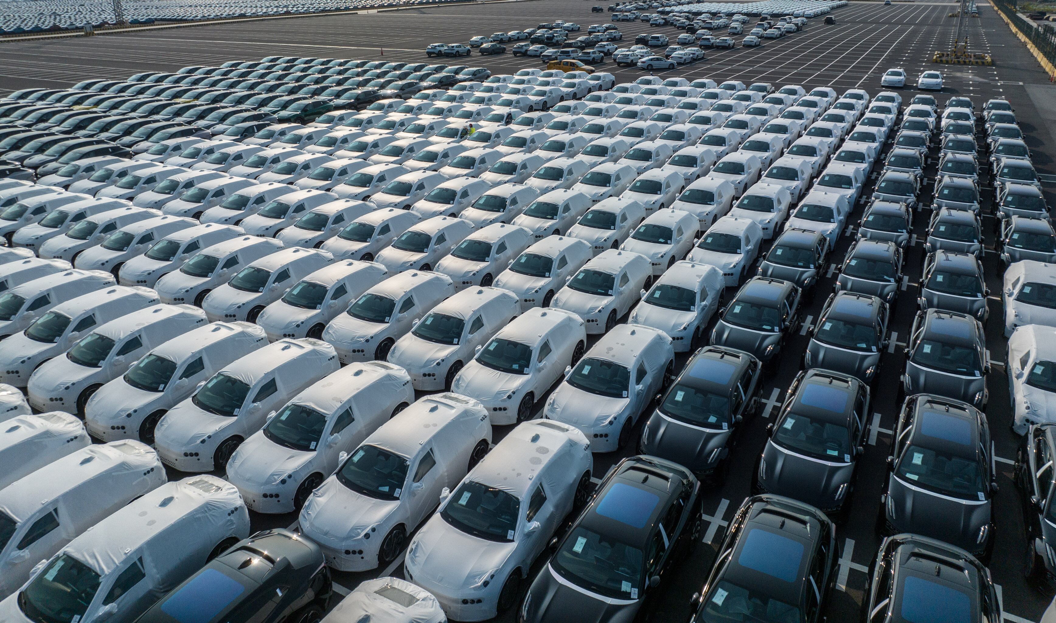 <i>Doanh số bán hàng ở nước ngoài, bao gồm xuất khẩu và ô tô do các công ty Trung Quốc sản xuất tại các thị trường ngoài Trung Quốc, chiếm khoảng 20% doanh thu của ngành công nghiệp Trung Quốc và gần một nửa lợi nhuận, theo UBS.</i>