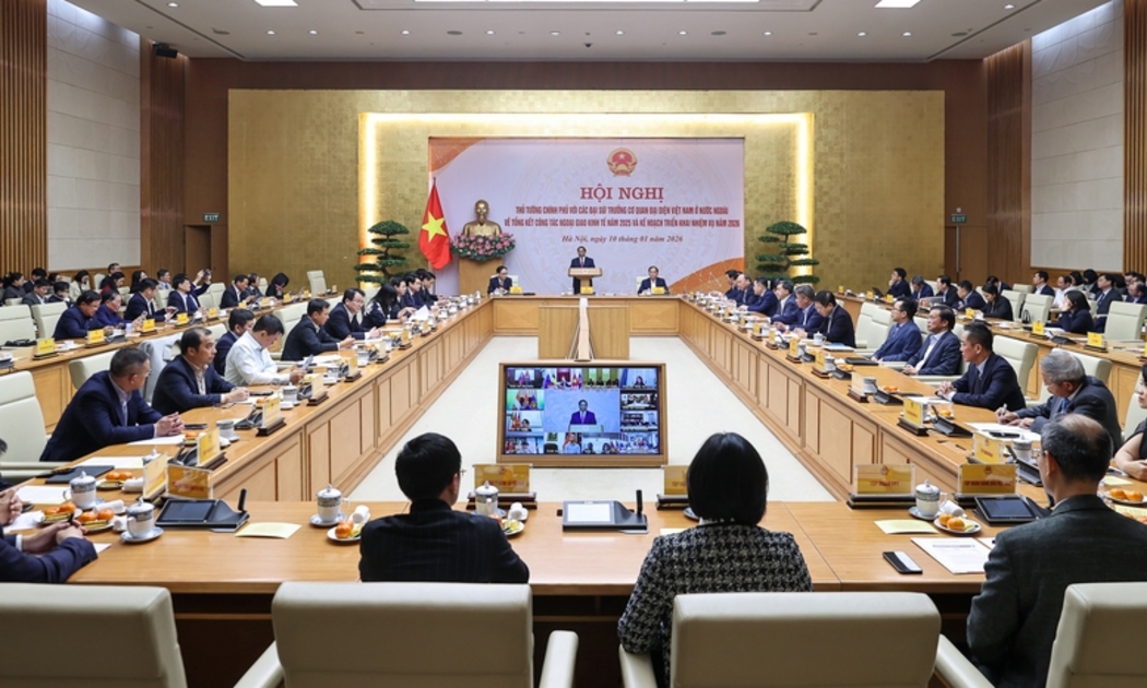 Thủ tướng Chính phủ Phạm Minh Chính chủ trì Hội nghị trực tuyến với các Đại sứ, Trưởng Cơ quan đại diện Việt Nam ở nước ngoài về tổng kết công tác ngoại giao kinh tế năm 2025 và triển khai nhiệm vụ năm 2026 - Ảnh: VGP