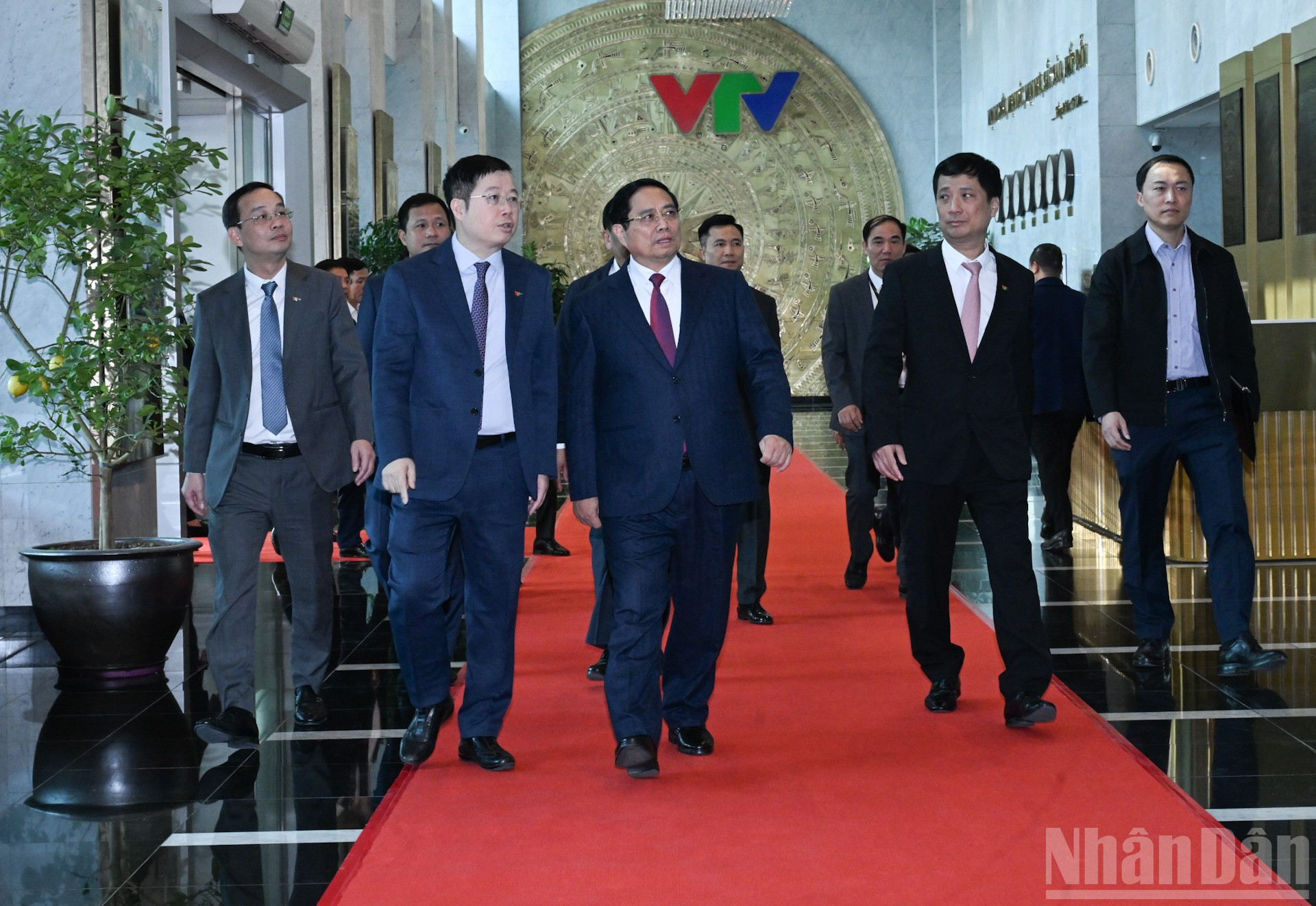 Thủ tướng Phạm Minh Chính đến dự hội nghị tổng kết năm 2025 và triển khai nhiệm vụ năm 2026 của VTV. Ảnh: Nhân Dân