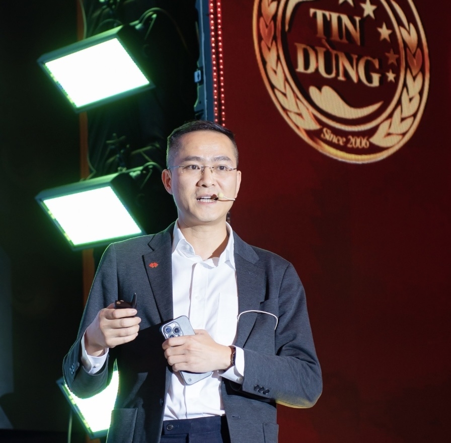 Ông Ngô Anh Tuấn, Giám đốc Cao cấp Giải pháp Thanh toán khối Ngân hàng Bán lẻ Techcombank, tại&nbsp;Lễ công bố và vinh danh sản phẩm – dịch vụ Tin Dùng Việt Nam 2025.