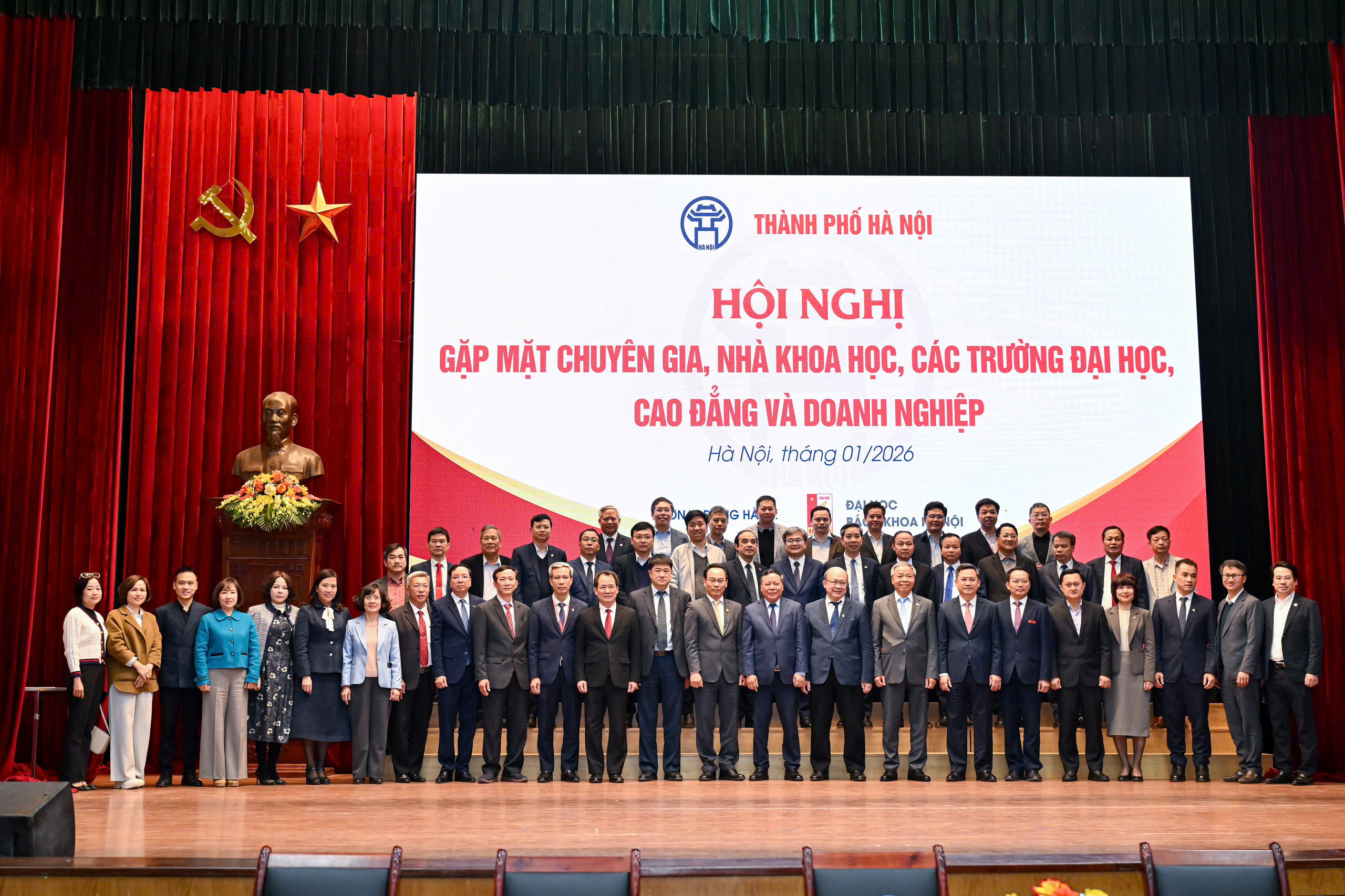Hội nghị gặp mặt chuyên gia, nhà khoa học, các trường đại học và doanh nghiệp tổ chức cuối tuần qua tại Đại học Bách khoa Hà Nội
