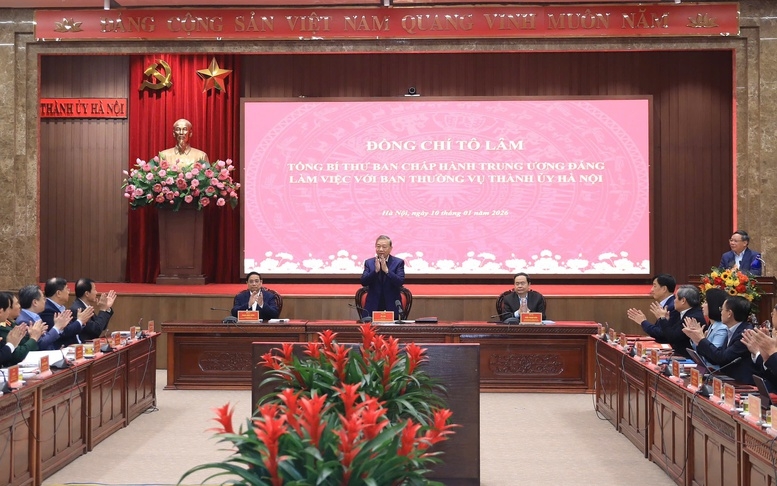 Tổng Bí thư Tô Lâm, Thủ tướng Chính phủ Phạm Minh Chính, Chủ tịch Quốc hội Trần Thanh Mẫn làm việc với Ban Thường vụ Thành ủy Hà Nội. Ảnh: VGP
