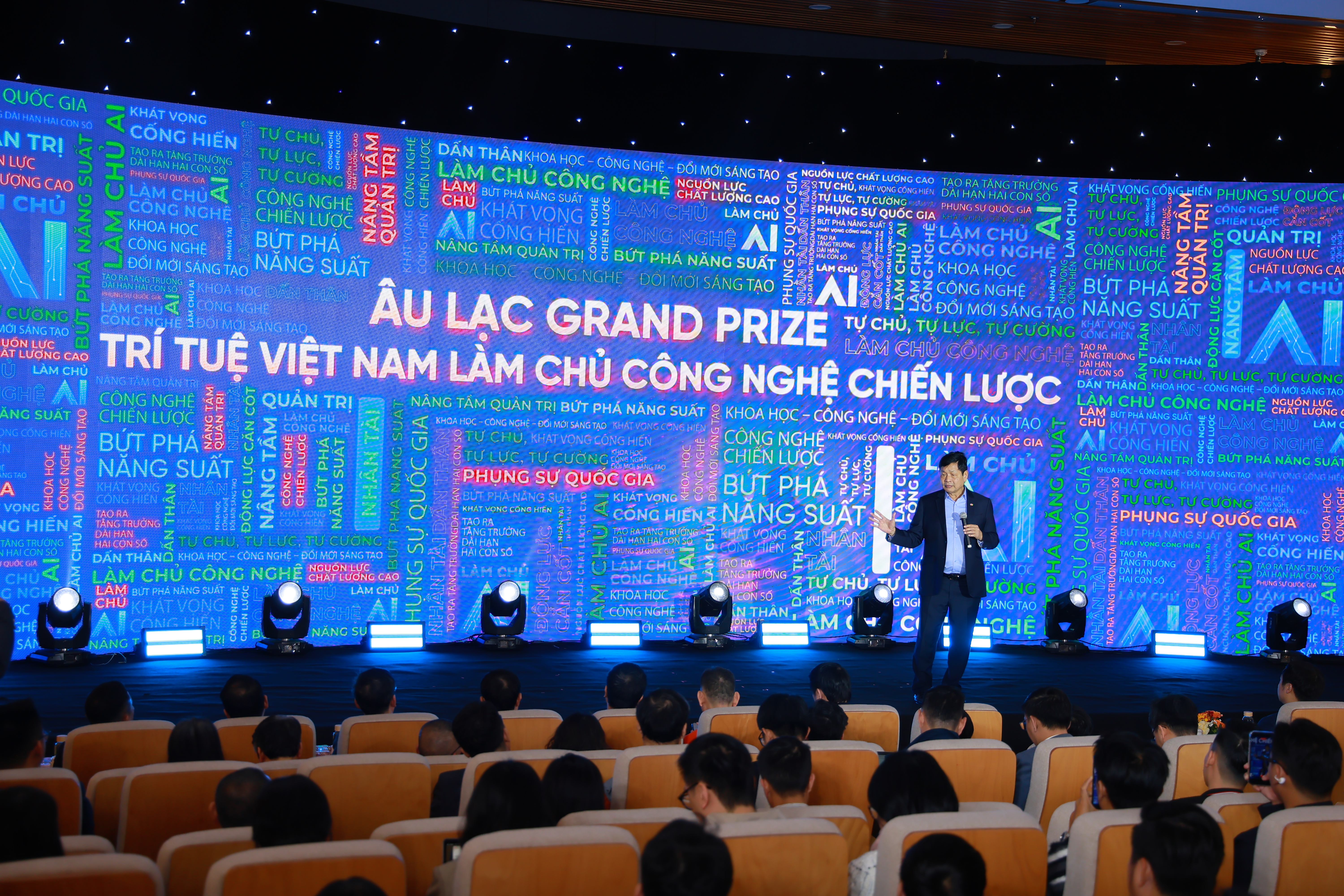 Ông Trương Gia Bình, Chủ tịch Liên minh AI Âu Lạc, Chủ tịch HĐQT Tập đoàn FPT: Điều chúng tôi hướng tới là những sản phẩm AI do người Việt Nam phát triển, phục vụ cho người Việt Nam.