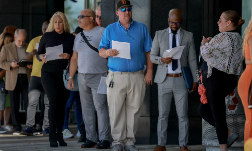 Thị trường lao động suy yếu, kinh tế Mỹ có gặp nguy?