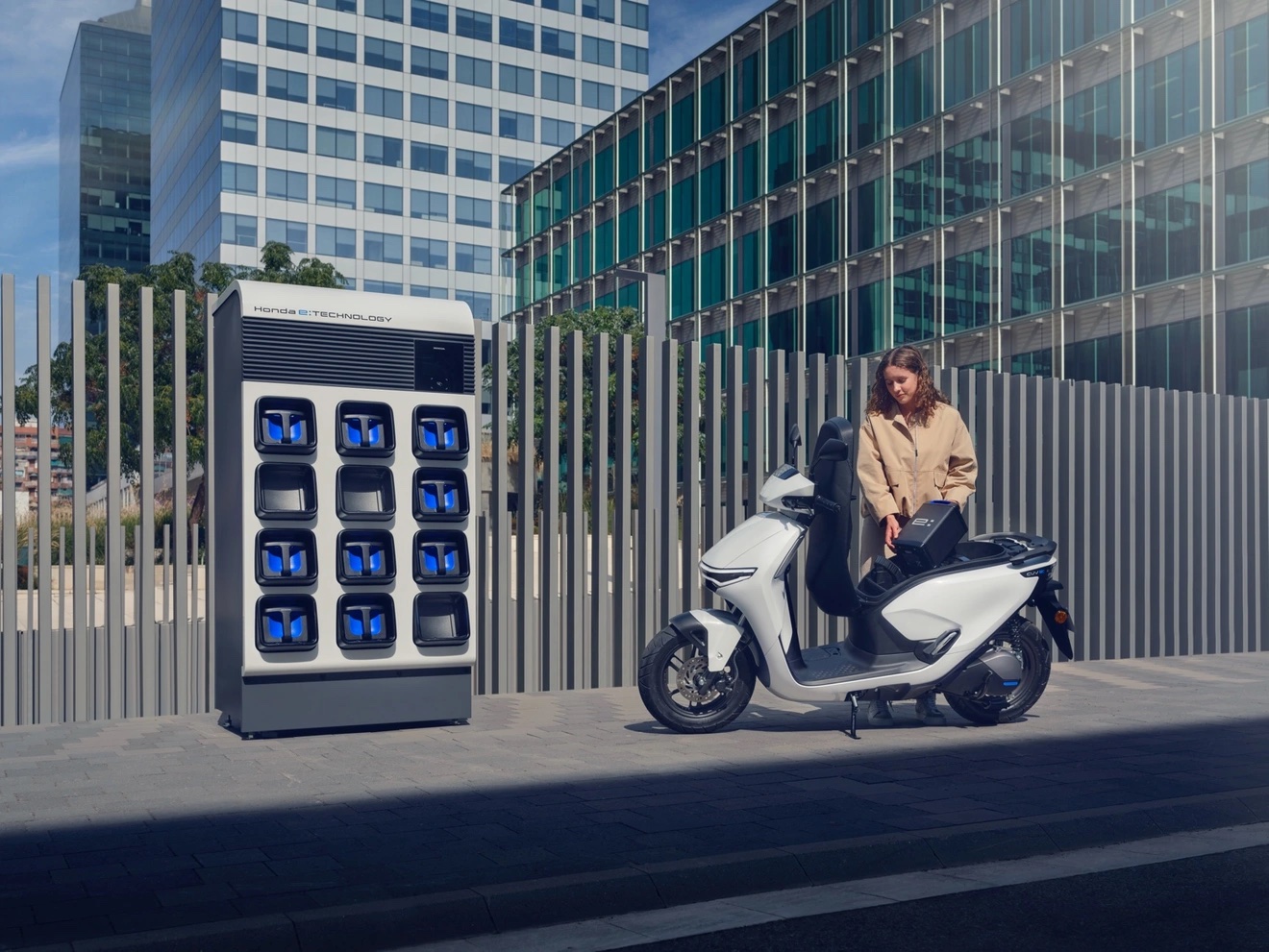 <i>Tủ đổi pin của Honda. Ảnh: HVN.</i>