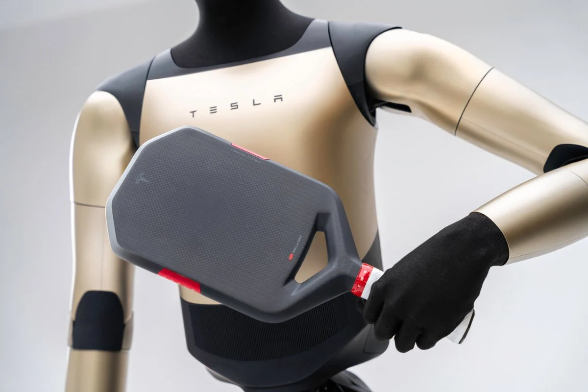 Tesla bước chân vào thị trường pickleball bằng việc ra mắt vợt pickleball giá 350 USD. 