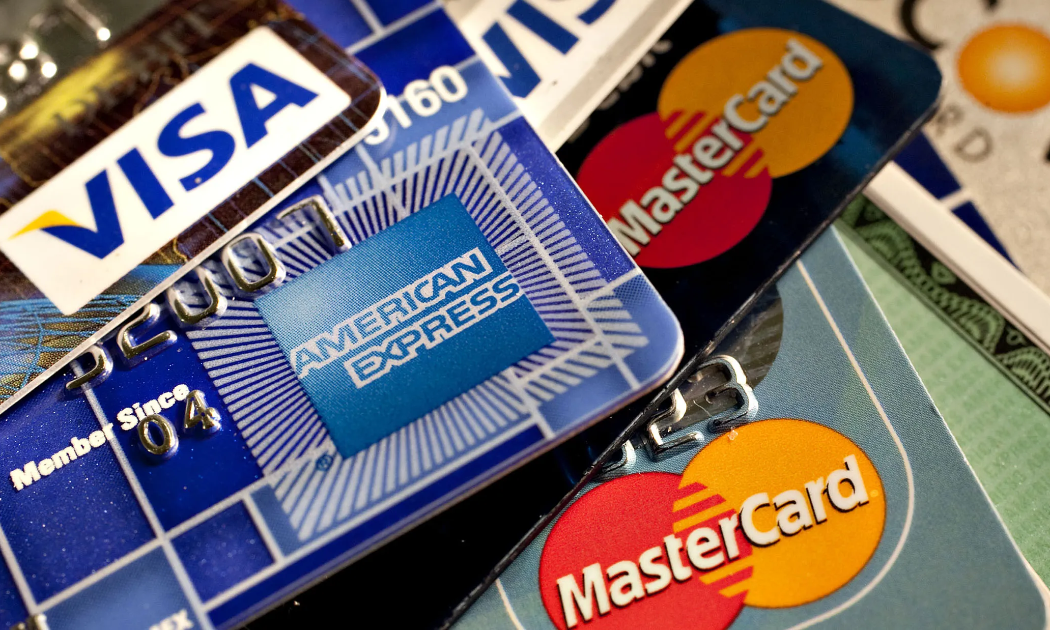 Tổng thống Trump muốn áp trần lãi suất thẻ tín dụng 10%