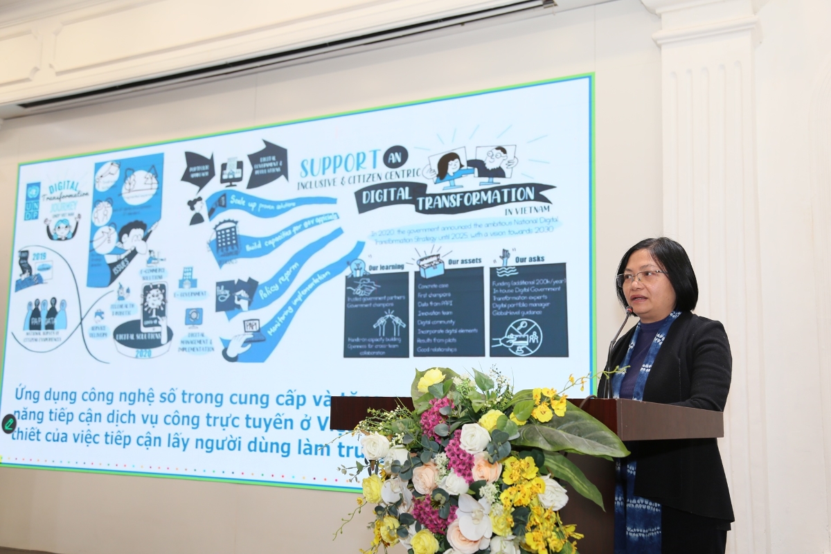 Bà Đỗ Thanh Huyền chia sẻ tại Hội thảo “Tận dụng cơ hội và giảm thiểu rủi ro của công nghệ số đối với các nhóm dân cư trong xã hội”