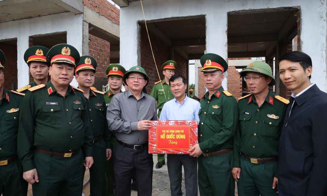 Phó Thủ tướng Hồ Quốc Dũng thị sát