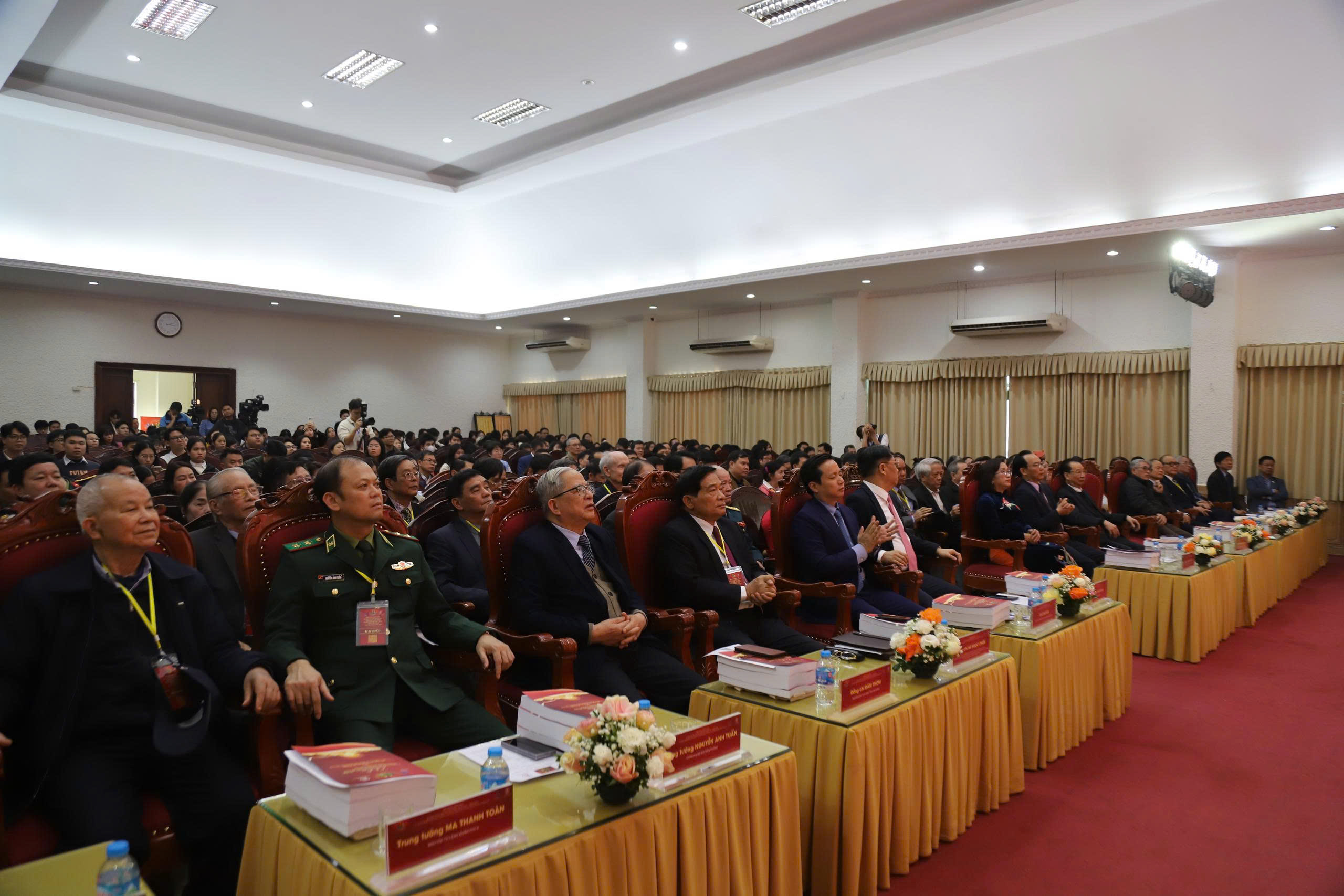 Các đại biểu tham dự hội thảo.