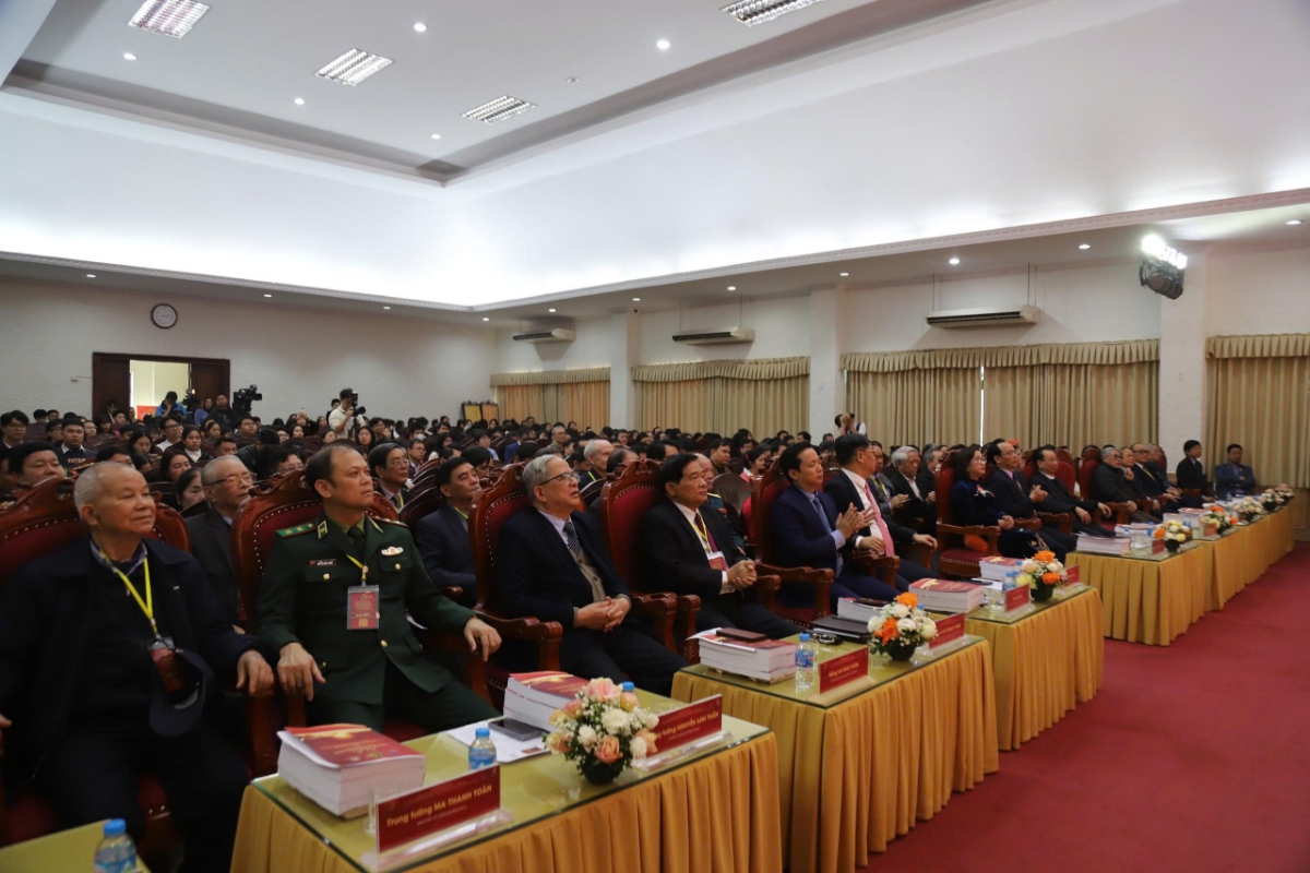 Các đại biểu tham dự hội thảo.