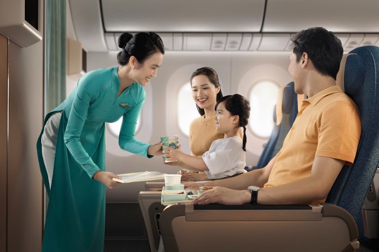 Tại Vietnam Airlines, an toàn được cam kết như là một giá trị cốt lõi, lâu dài và ưu tiên số 1 của doanh nghiệp.