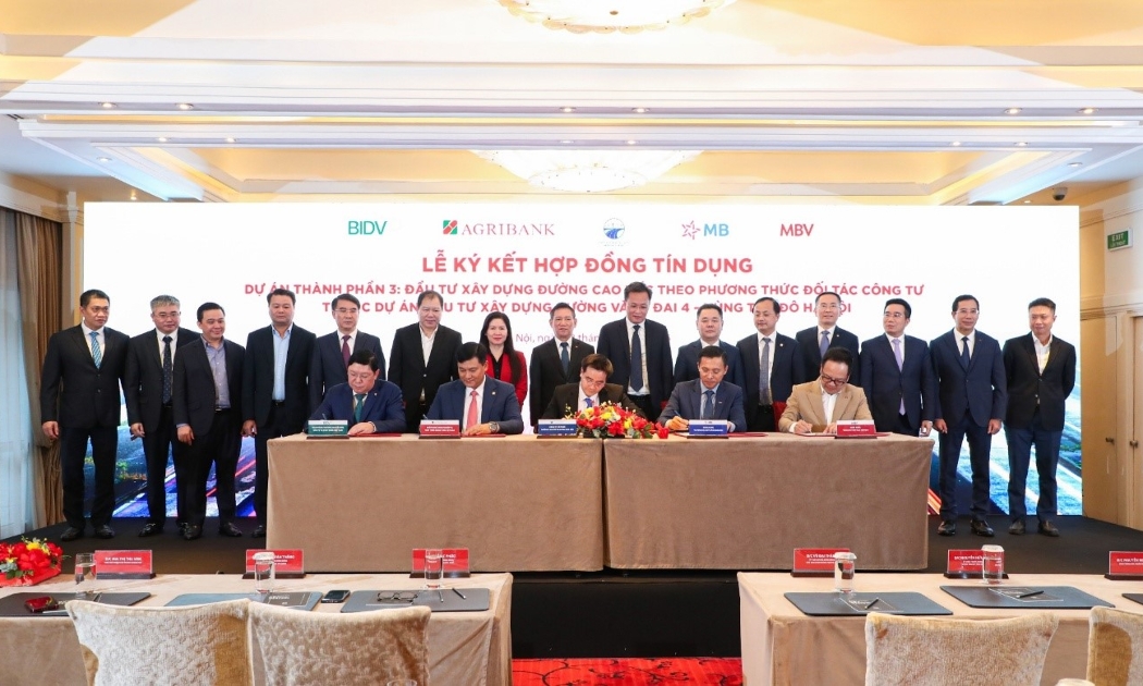 Agribank cùng các ngân hàng thương mại MB, BIDV, MBV và Công ty Cổ phần đường cao tốc Vành đai 4 Hà Nội ký kết Hợp đồng tín dụng tài trợ vốn đối với Dự án Đầu tư xây dựng đường Vành đai 4 - Vùng Thủ đô Hà Nội.