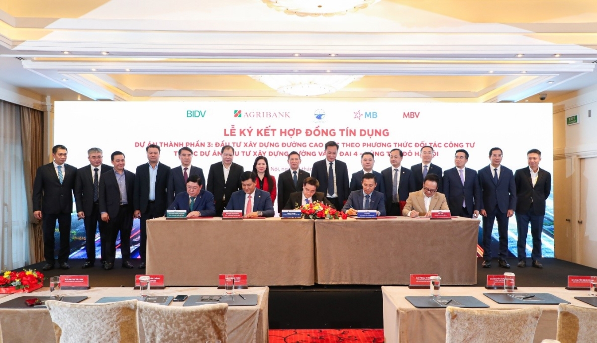 Agribank cùng các ngân hàng thương mại MB, BIDV, MBV và Công ty Cổ phần đường cao tốc Vành đai 4 Hà Nội ký kết Hợp đồng tín dụng tài trợ vốn đối với Dự án Đầu tư xây dựng đường Vành đai 4 - Vùng Thủ đô Hà Nội.