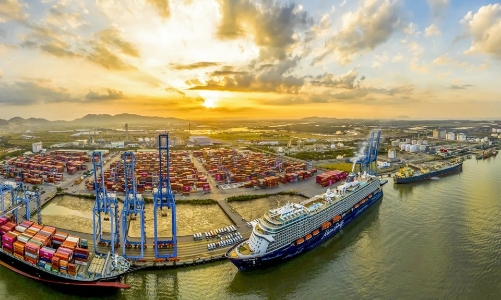  Vượt “sóng” thuế quan, Việt Nam giữ ngôi quán quân tăng trưởng châu Á