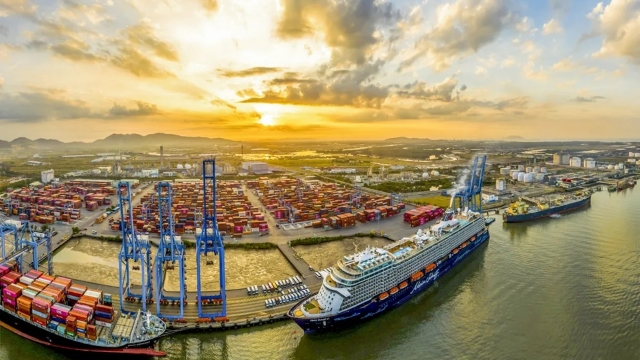  Vượt “sóng” thuế quan, Việt Nam giữ ngôi quán quân tăng trưởng châu Á