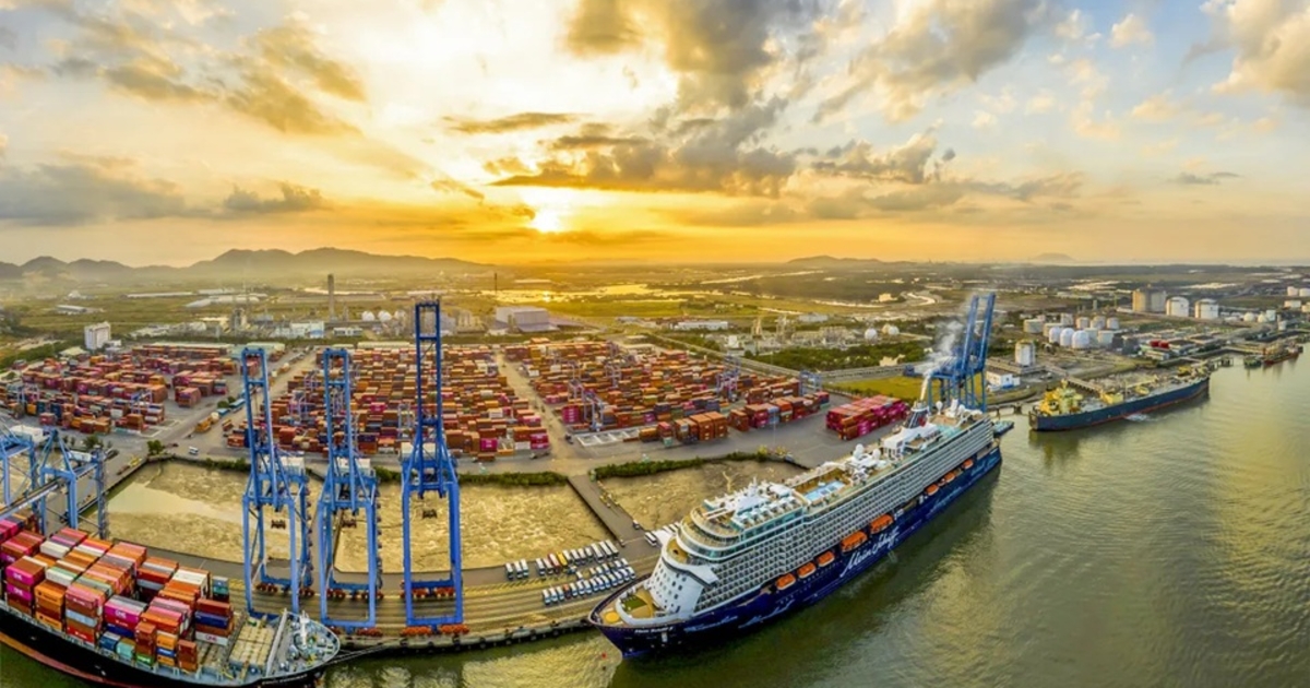 Vượt “sóng” thuế quan, Việt Nam giữ ngôi quán quân tăng trưởng châu Á