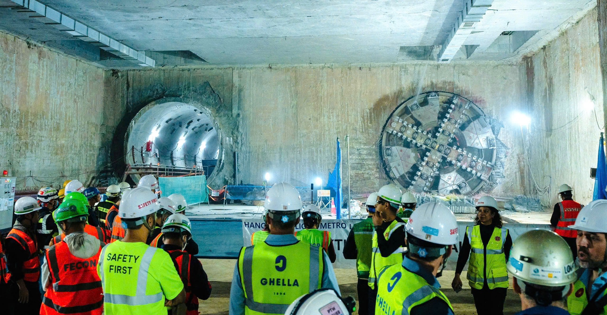 Robot đào hầm metro Nhổn - ga Hà Nội số 2 tiến đến Ga S11 - Văn Miếu vào chiều 13/1. Ảnh: MRB